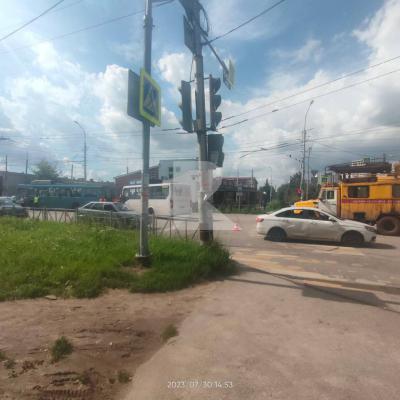 В Канищево в ДТП попали маршрутка и троллейбус